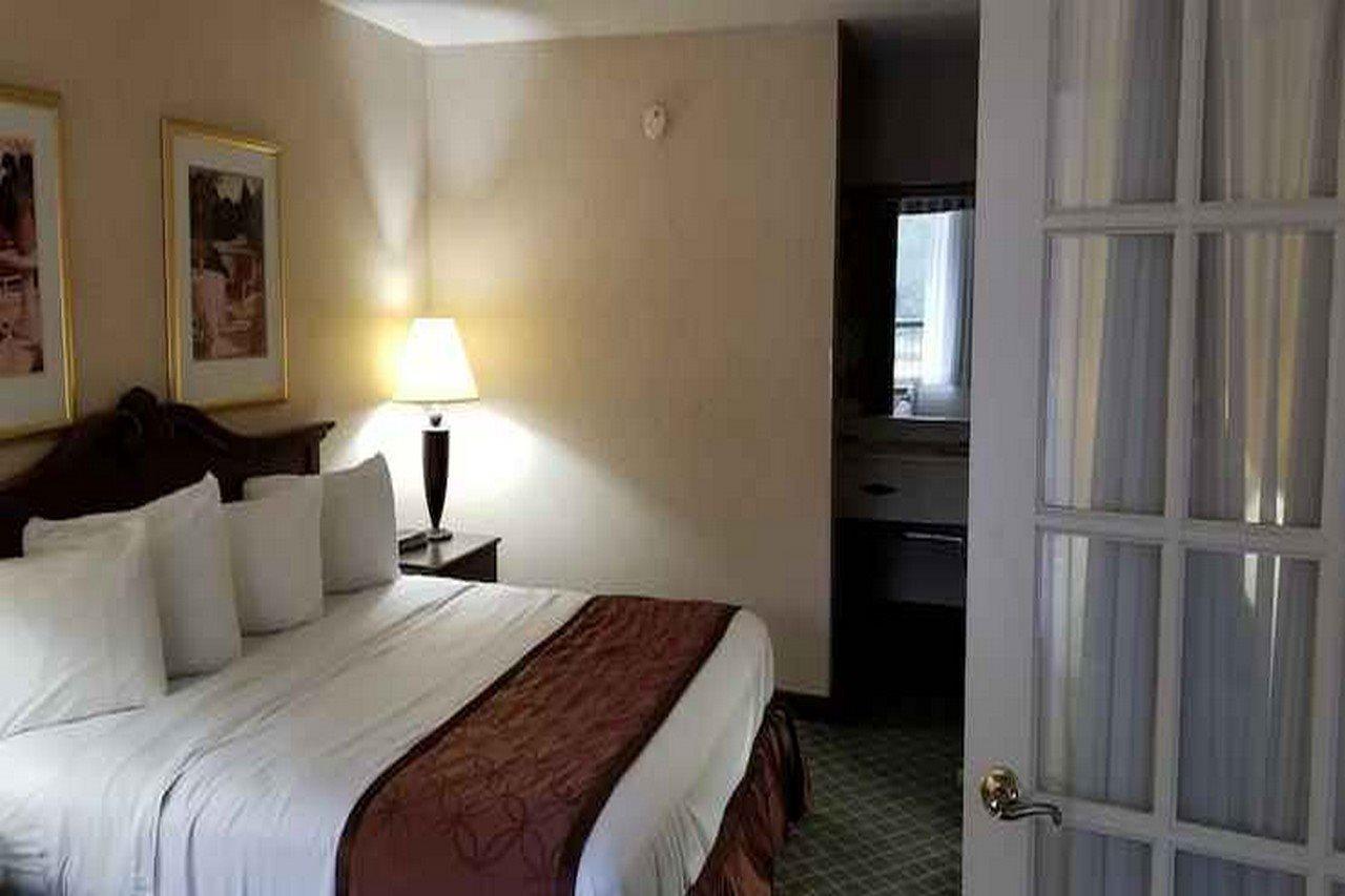 Clarion Inn & Suites フローレンス エクステリア 写真