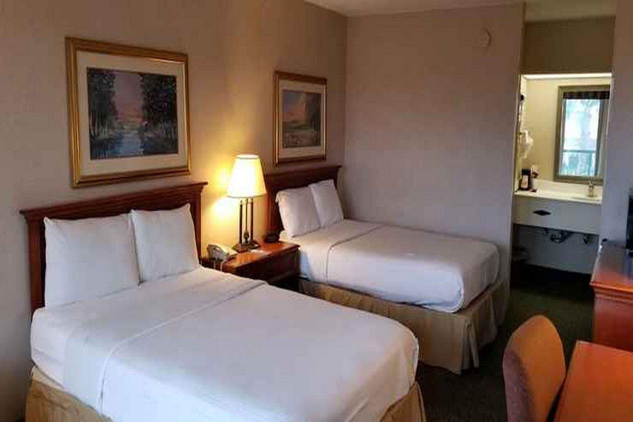 Clarion Inn & Suites フローレンス エクステリア 写真