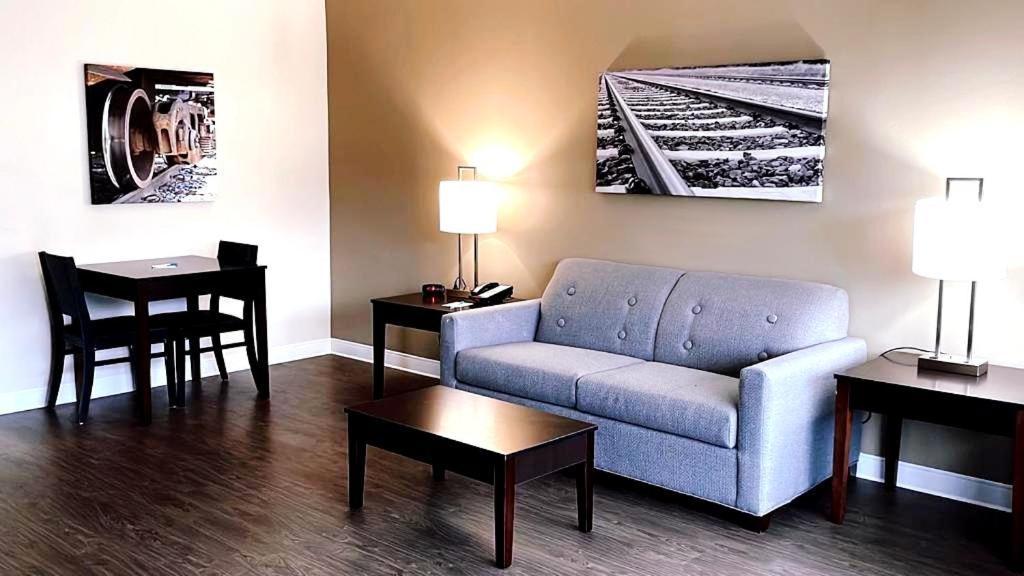 Clarion Inn & Suites フローレンス エクステリア 写真