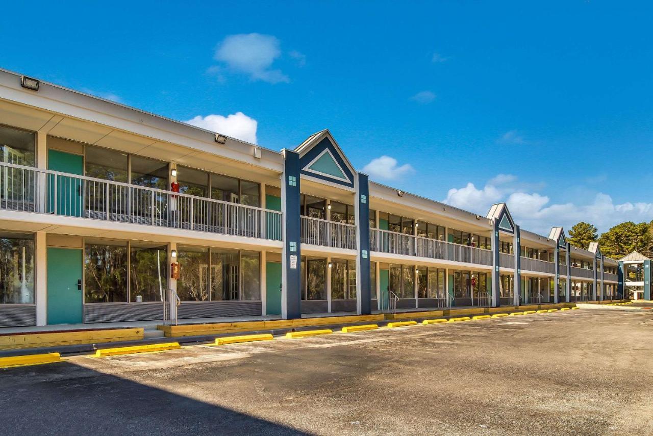 Clarion Inn & Suites フローレンス エクステリア 写真