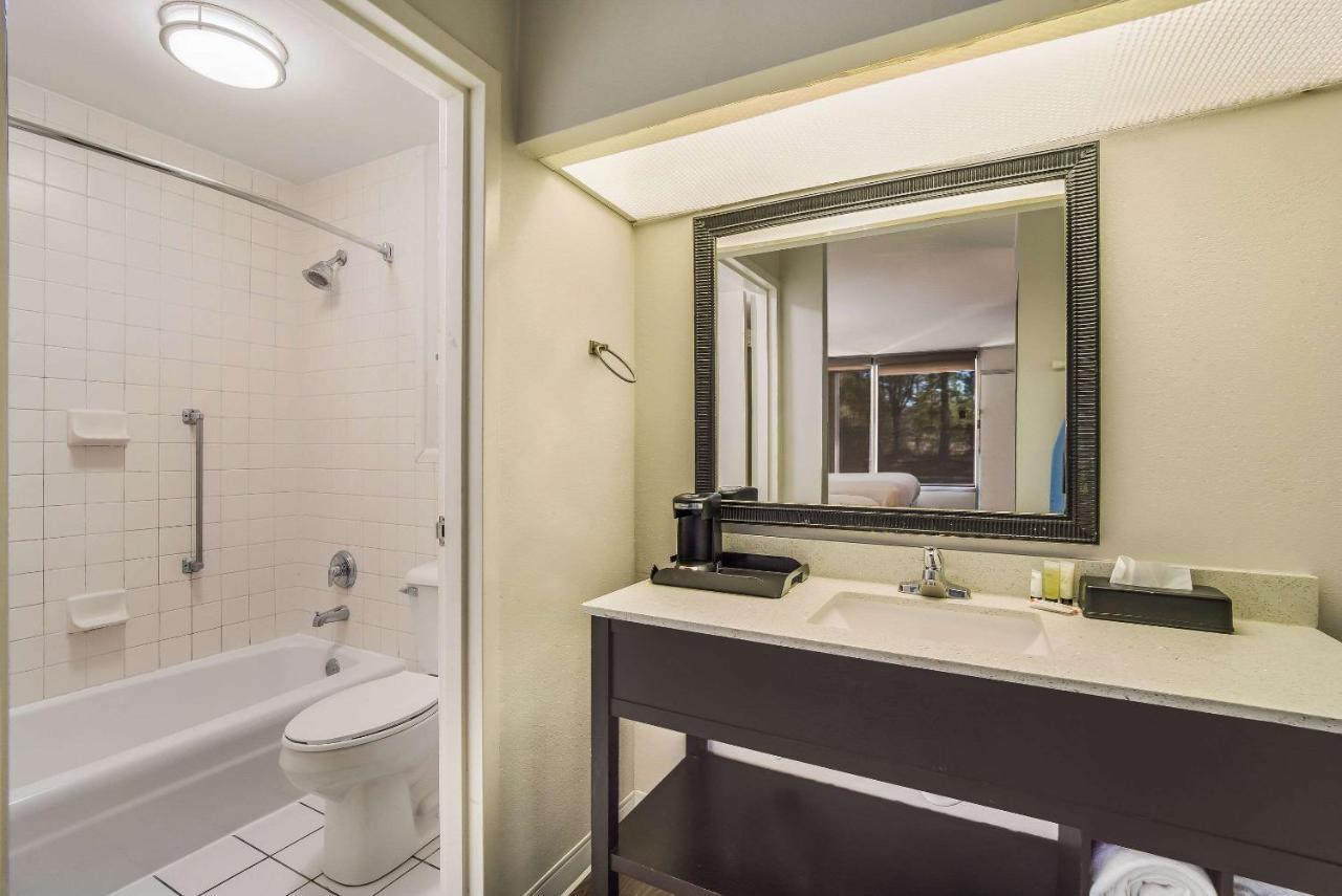 Clarion Inn & Suites フローレンス エクステリア 写真