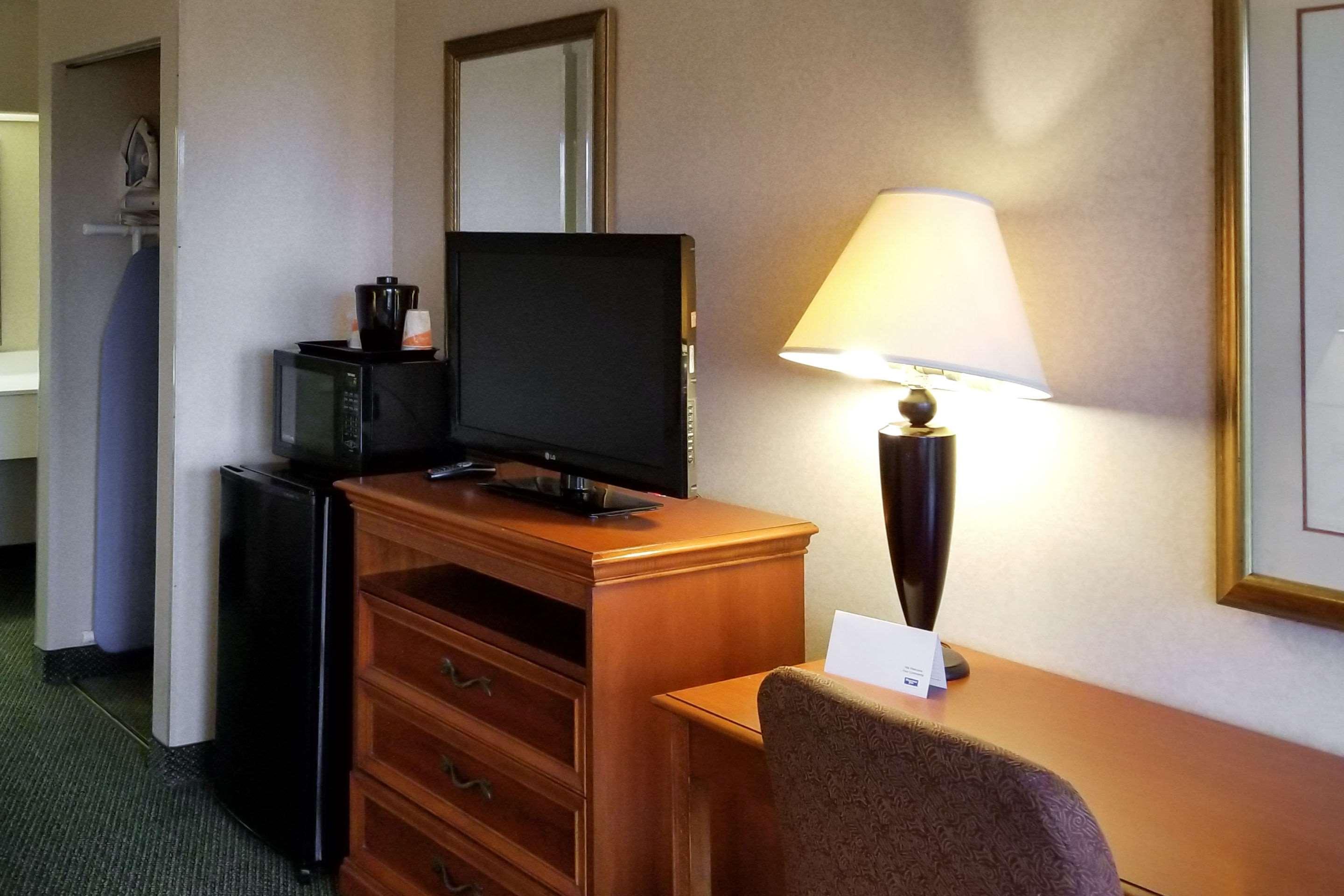 Clarion Inn & Suites フローレンス エクステリア 写真