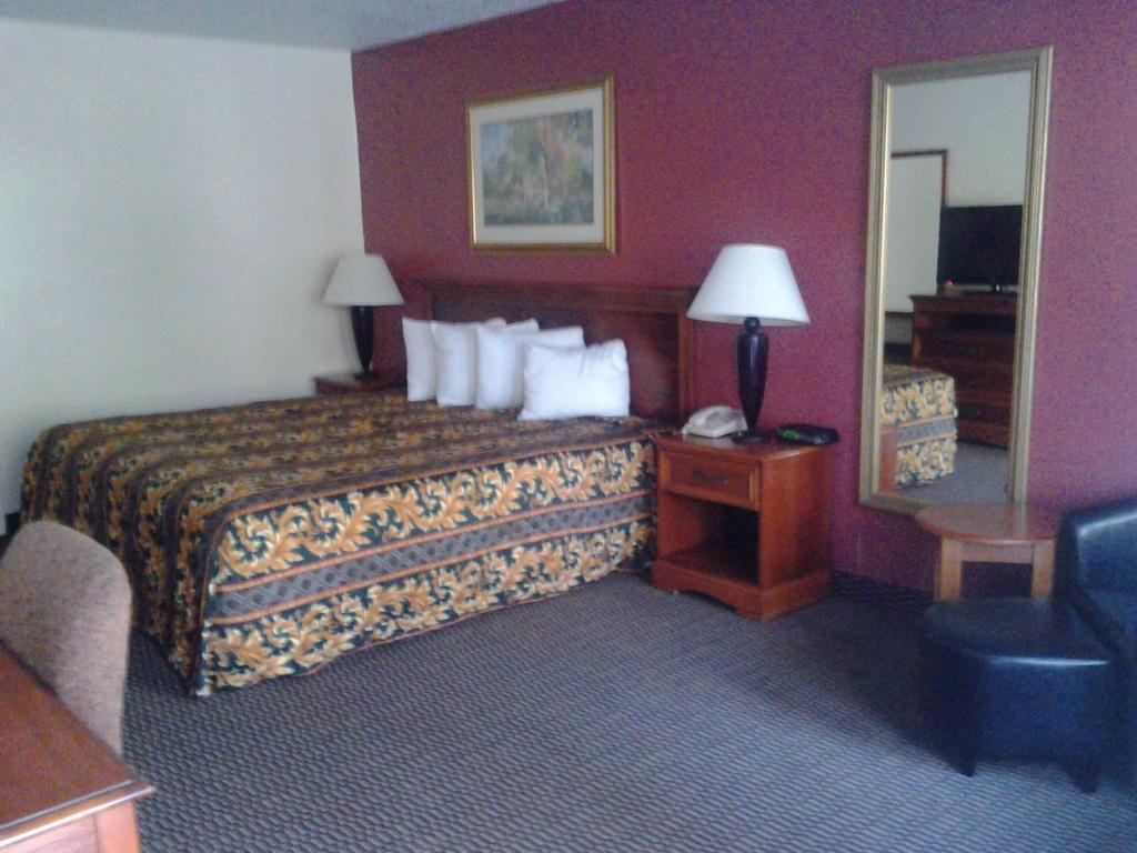 Clarion Inn & Suites フローレンス エクステリア 写真