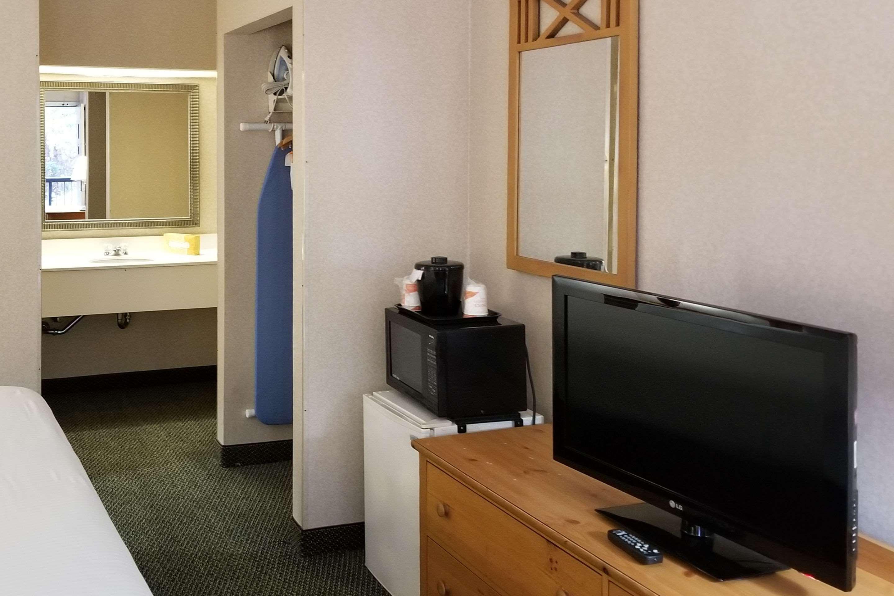 Clarion Inn & Suites フローレンス エクステリア 写真