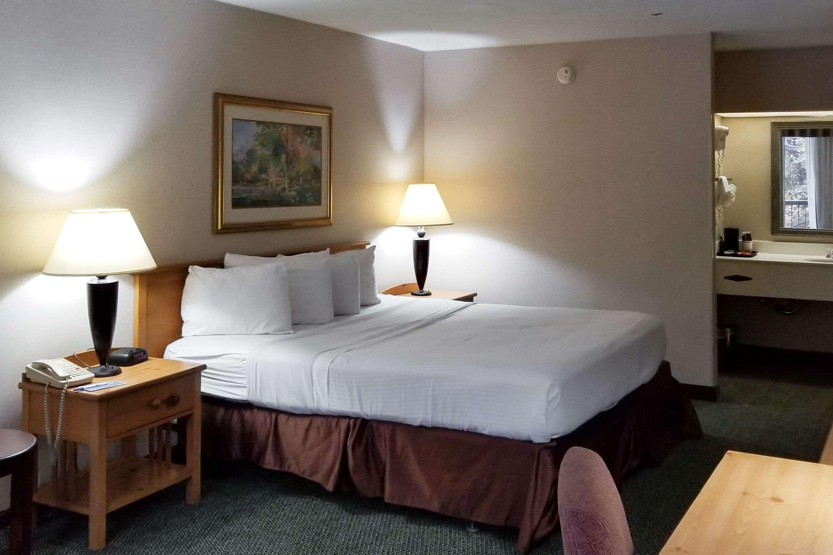 Clarion Inn & Suites フローレンス エクステリア 写真
