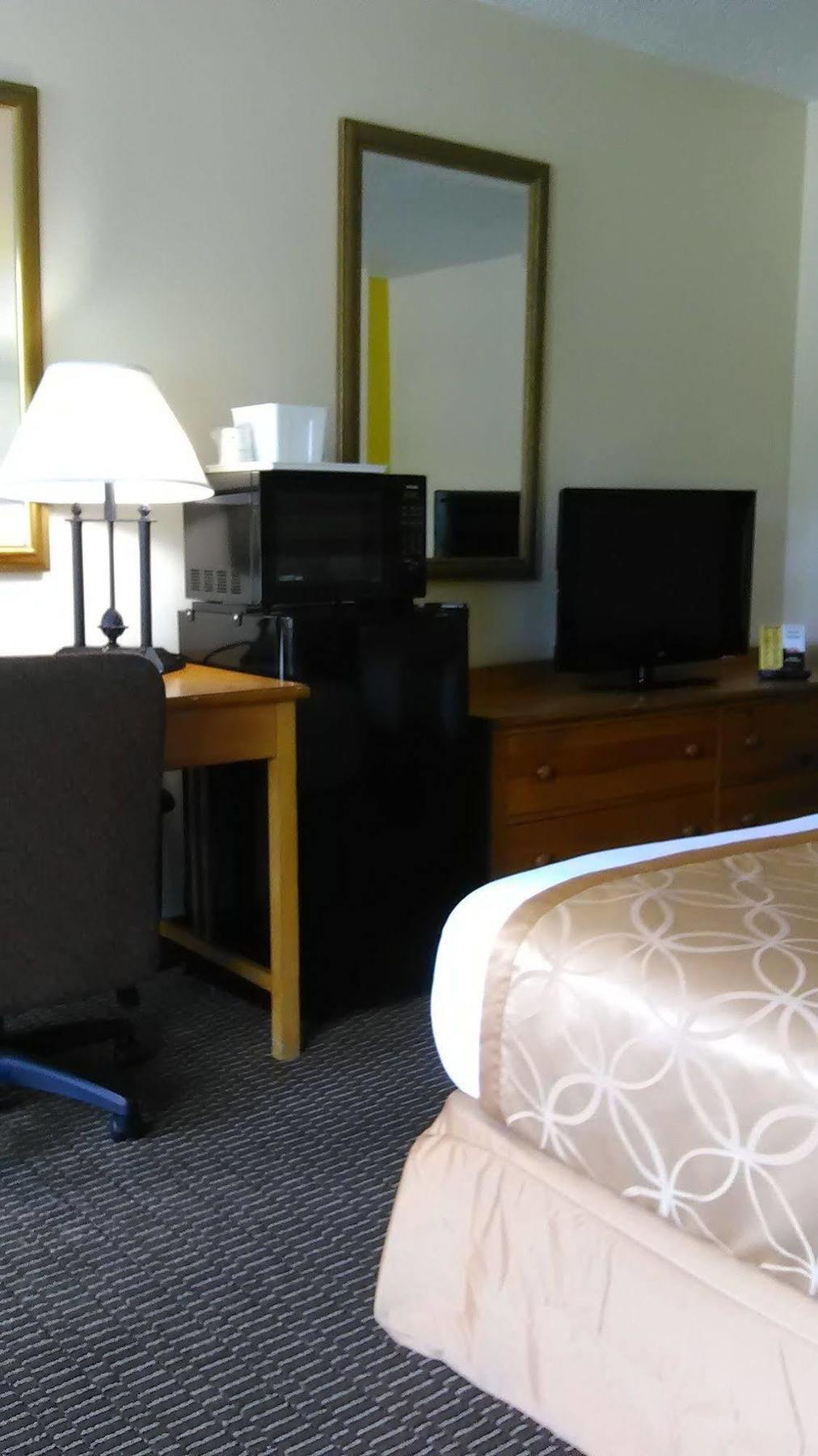 Clarion Inn & Suites フローレンス エクステリア 写真